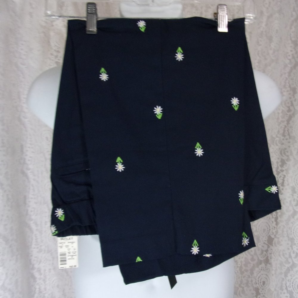 Counterparts  Navy Blue Capris Pants with embroidered Daisy Size 10  NWT